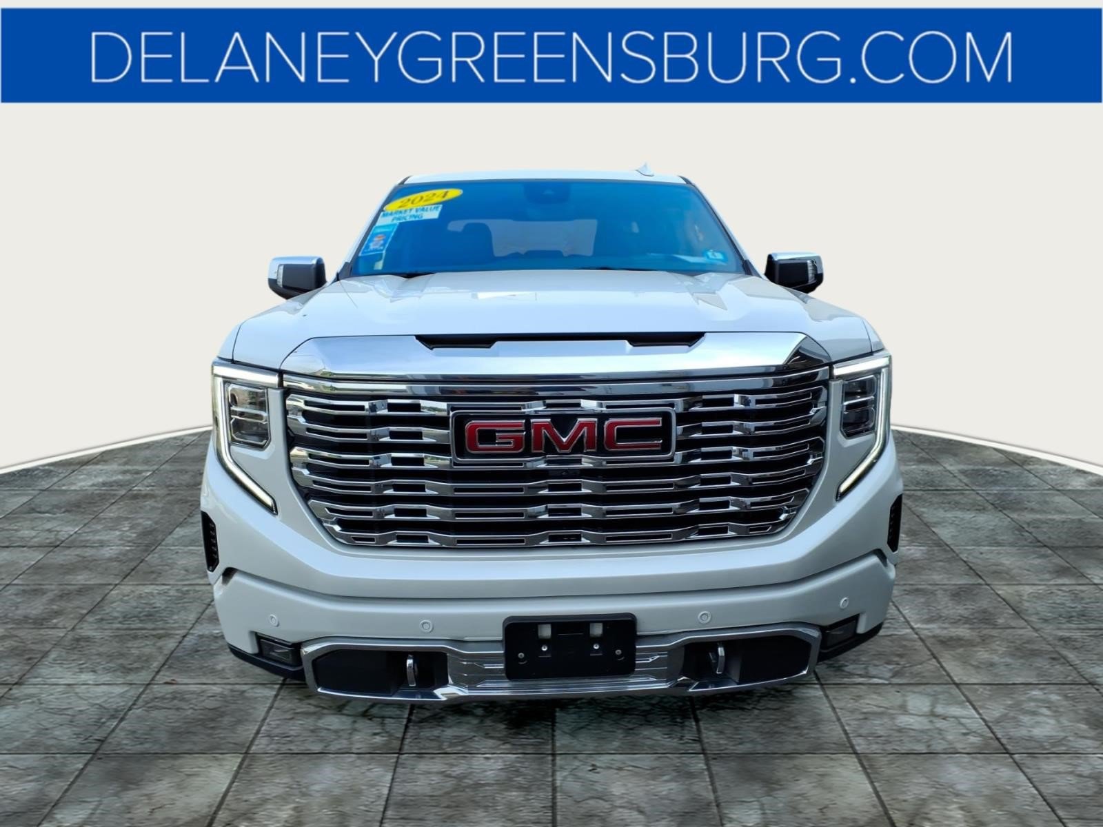 Used 2024 GMC Sierra 1500 Denali w/ Technology Package AWD/4WD image 8