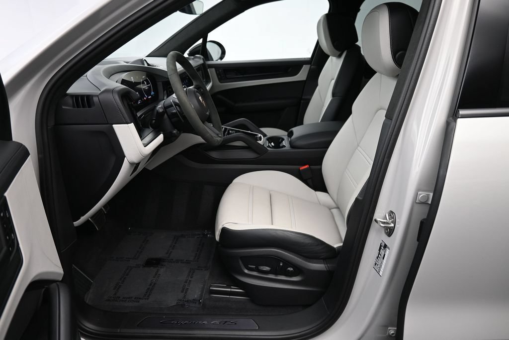 Certified 2026 Porsche Cayenne GTS AWD/4WD image 10