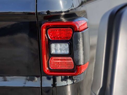 Used 2023 Jeep Gladiator Rubicon w/ LED Lighting Group image 10