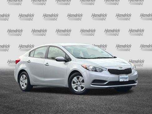 Used 2016 Kia Forte LX image 2