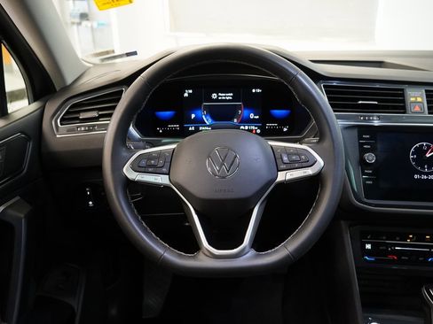 Used 2022 Volkswagen Tiguan SE image 11