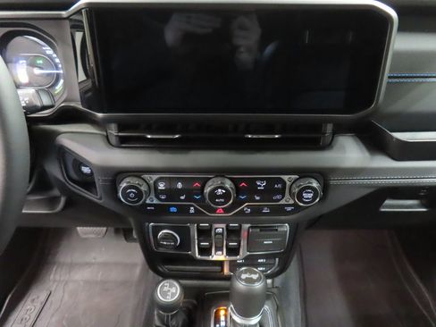 Used 2024 Jeep Wrangler High Altitude image 14