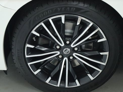 Used 2017 Nissan Maxima Platinum image 38