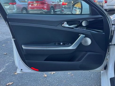 Used 2018 Kia Stinger Premium image 17