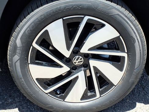 New 2026 Volkswagen Atlas SE FWD image 9