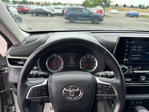 Used 2021 Toyota Highlander LE AWD/4WD image 13