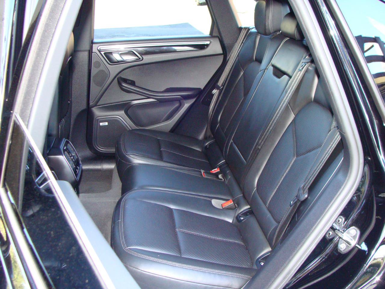 Used 2020 Porsche Macan S w/ Premium Package Plus AWD/4WD image 8