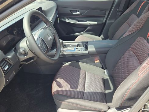 New 2026 Nissan Sentra SR w/ Floor Mat Package FWD image 15