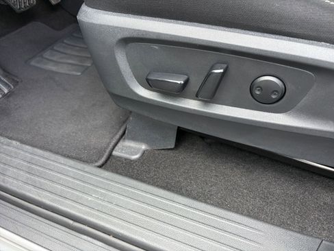 Used 2025 Nissan Pathfinder SV AWD/4WD image 22