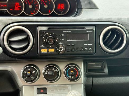 Used 2012 Scion xB FWD image 12