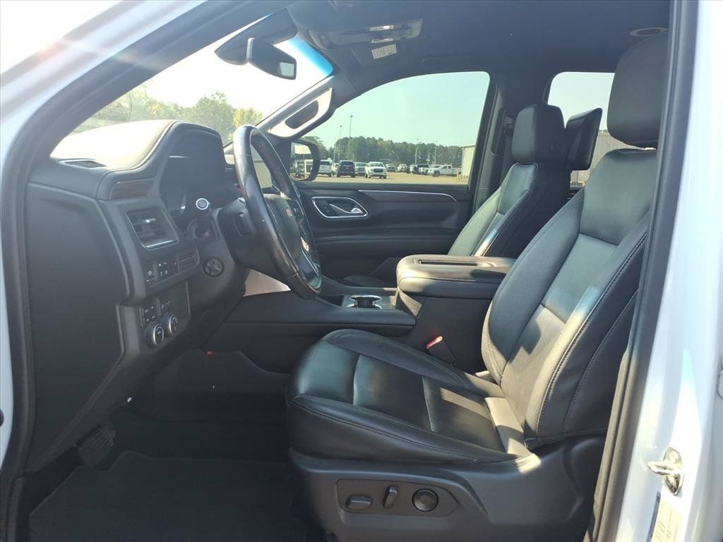Used 2022 Chevrolet Suburban LT w/ Luxury Package AWD/4WD image 19