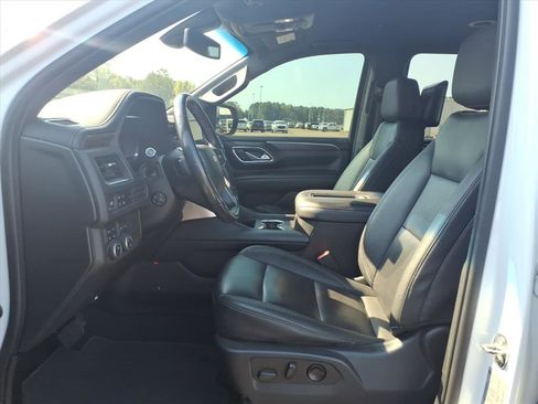 Used 2022 Chevrolet Suburban LT w/ Luxury Package image 19