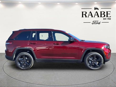 Used 2025 Jeep Grand Cherokee Altitude image 8