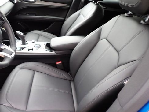 New 2025 Alfa Romeo Stelvio Sprint image 12