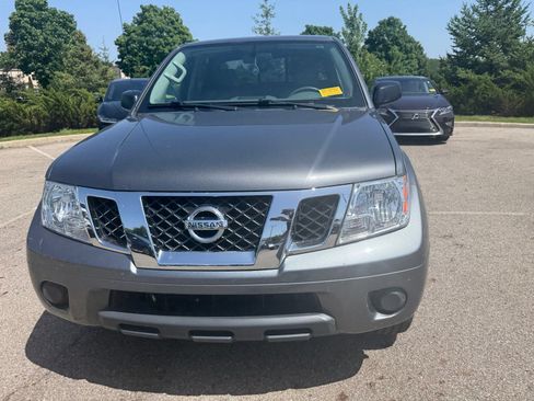 Used 2019 Nissan Frontier SV RWD image 2