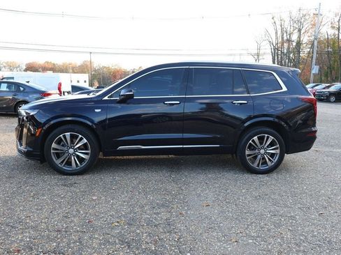 Used 2021 Cadillac XT6 Premium Luxury image 2
