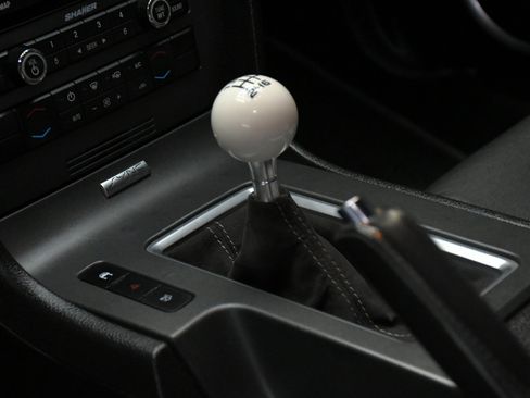 Used 2011 Ford Mustang Shelby GT500 w/ SVT Performance Pkg image 28