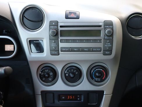 Used 2010 Toyota Matrix image 32