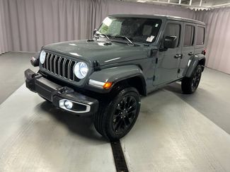 Used 2025 Jeep Wrangler Unlimited Sahara w/ Safety Group AWD/4WD video 3