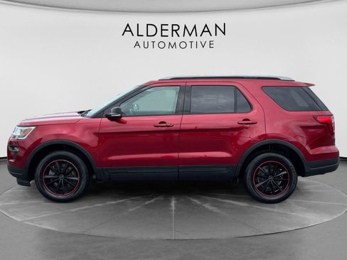 Used 2018 Ford Explorer XLT w/ Equipment Group 202A AWD/4WD image 2