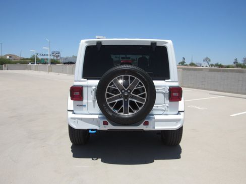 Used 2023 Jeep Wrangler Unlimited Sahara AWD/4WD image 7