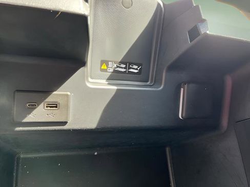 Used 2024 Chevrolet Silverado 2500 High Country w/ High Country Premium Package image 24