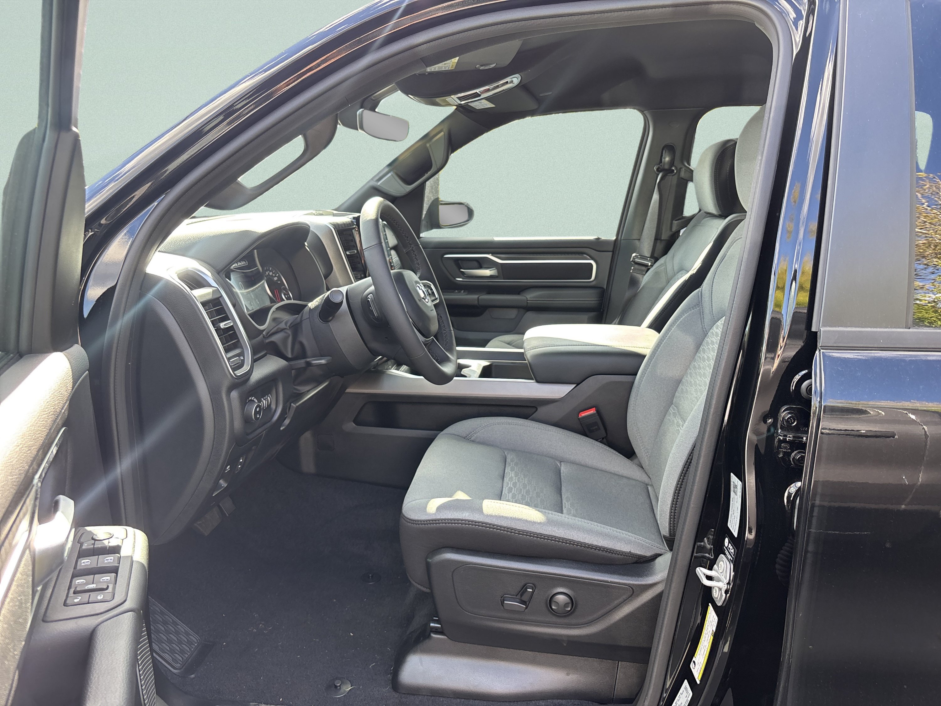 Used 2025 RAM 1500 Big Horn AWD/4WD image 11