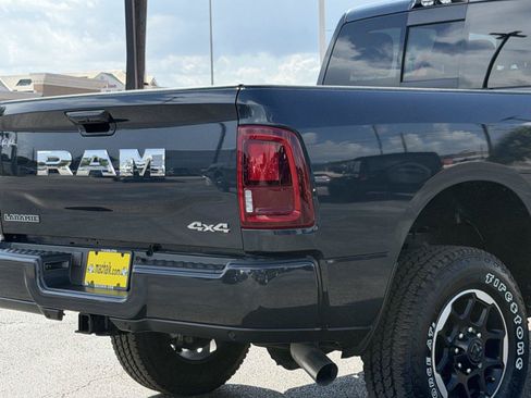 Used 2025 RAM 2500 Laramie AWD/4WD image 11