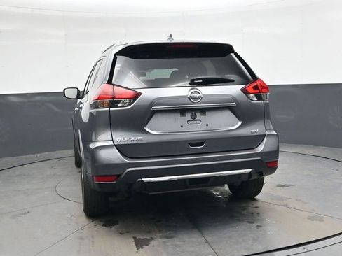 Used 2018 Nissan Rogue SV image 5
