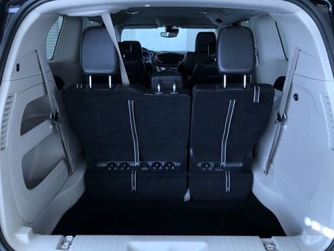 Used 2024 Chrysler Pacifica Touring-L image 30