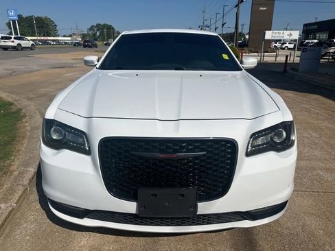 Used 2022 Chrysler 300 S RWD image 2