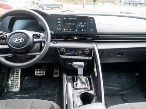 Used 2025 Hyundai Elantra Sport FWD image 14