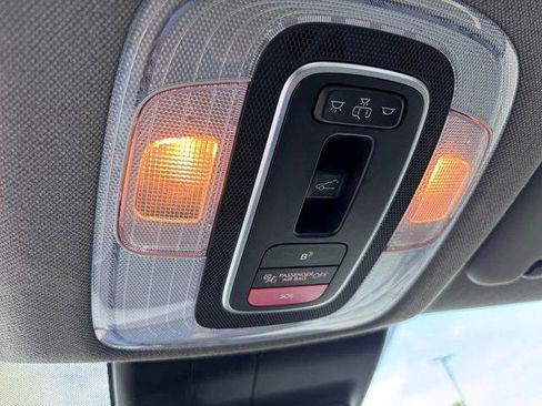 Used 2025 Hyundai Elantra SEL FWD image 32