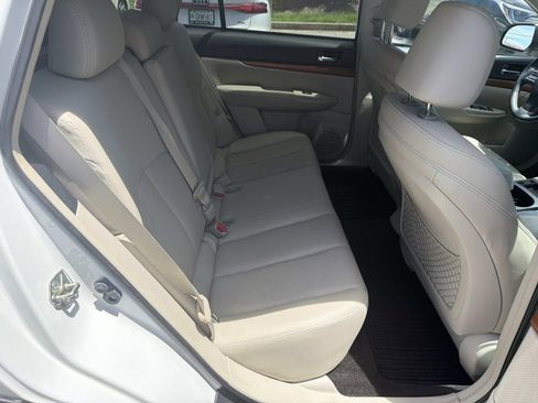Used 2014 Subaru Outback 2.5i Limited w/ Moonroof Package AWD/4WD image 15