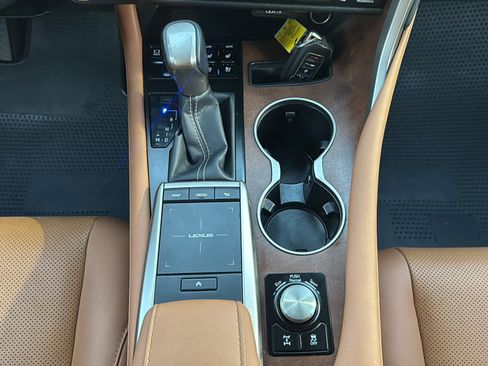 Used 2022 Lexus RX 350L Premium image 45