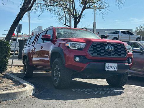 Used 2022 Toyota Tacoma TRD Off-Road AWD/4WD image 2