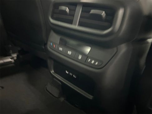 New 2025 Honda Pilot Touring image 24