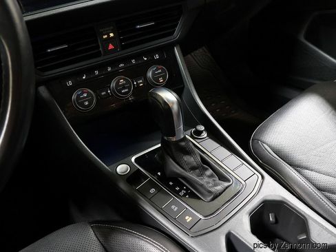 Used 2019 Volkswagen Jetta SEL Premium FWD image 25