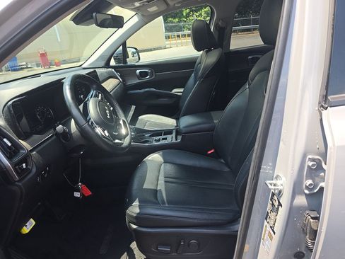 Used 2023 Kia Sorento EX w/ Panoramic Sunroof Package FWD image 7