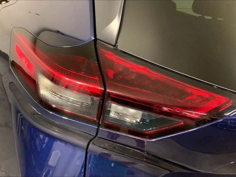 Used 2025 Nissan Rogue SV FWD image 27