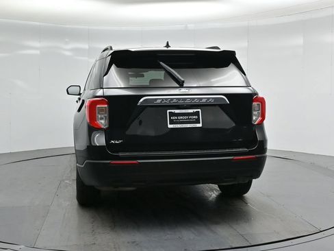 Certified 2022 Ford Explorer XLT image 28