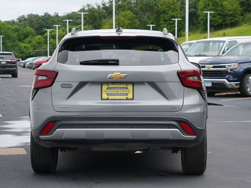 Used 2025 Chevrolet Trax LT w/ LT Convenience Package FWD image 4