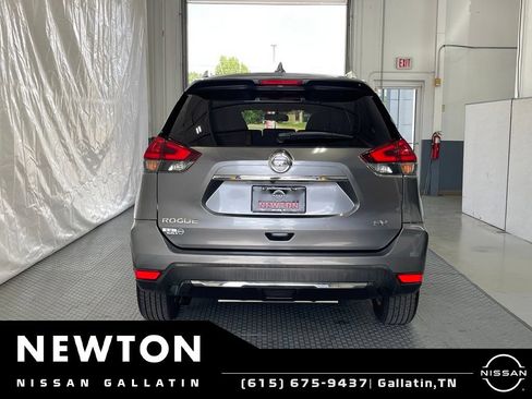 Used 2018 Nissan Rogue SV FWD image 5
