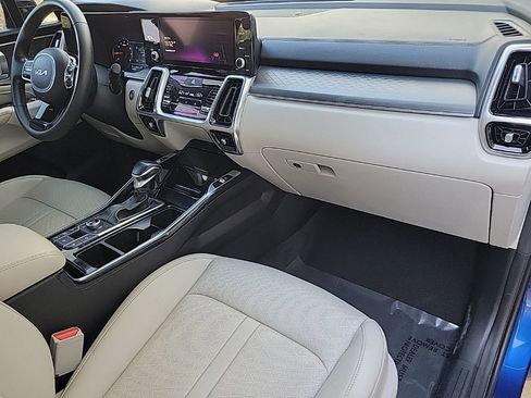 Used 2022 Kia Sorento SX image 11