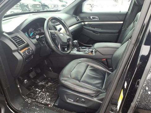 Used 2018 Ford Explorer XLT w/ Equipment Group 202A image 17