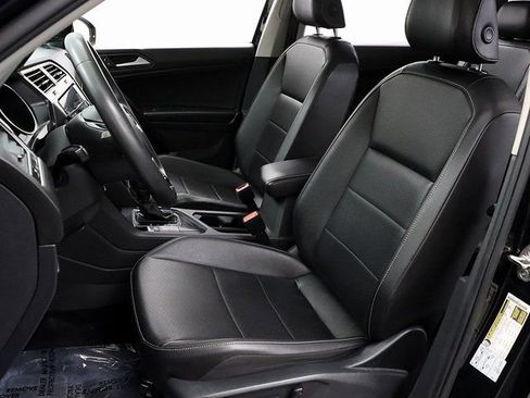 Used 2021 Volkswagen Tiguan SE R-Line image 9