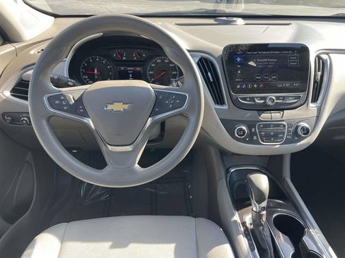 Used 2025 Chevrolet Malibu LT FWD image 13