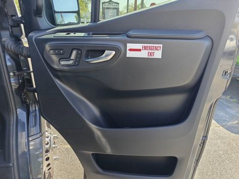 Used 2022 Mercedes-Benz Sprinter 3500 image 33