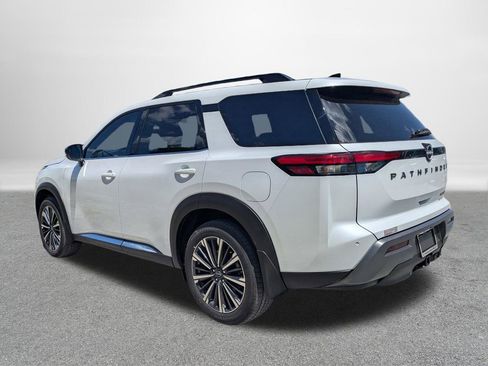 New 2026 Nissan Pathfinder Platinum w/ Cargo Package FWD image 5