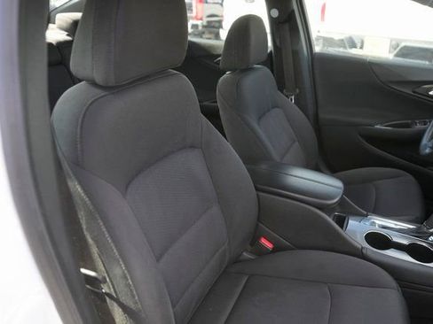 Used 2018 Chevrolet Malibu LT image 19